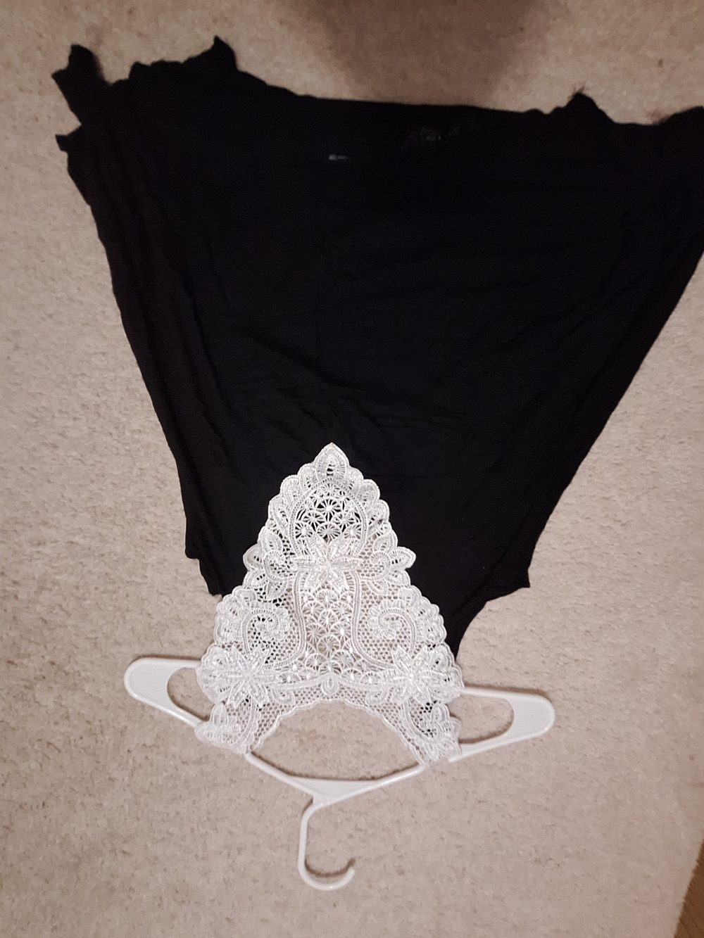 Black Floral Lace-Back Tank Top - Picture 5 of 7